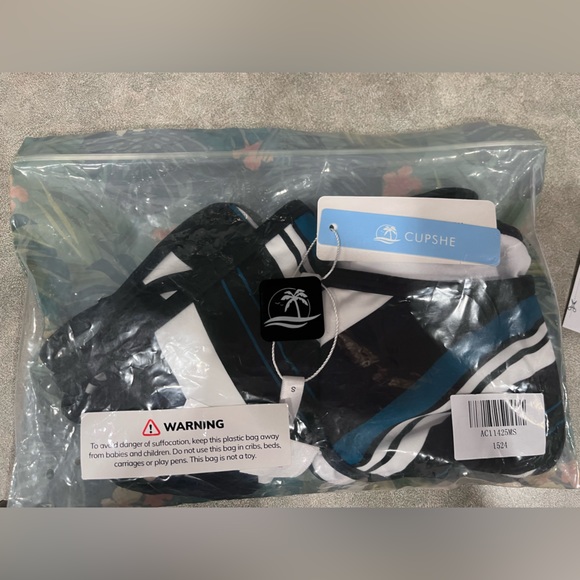 New! Adorable Striped Cut Out Keyhole 2pc Bikini Swimsuit - Picture 6 of 6